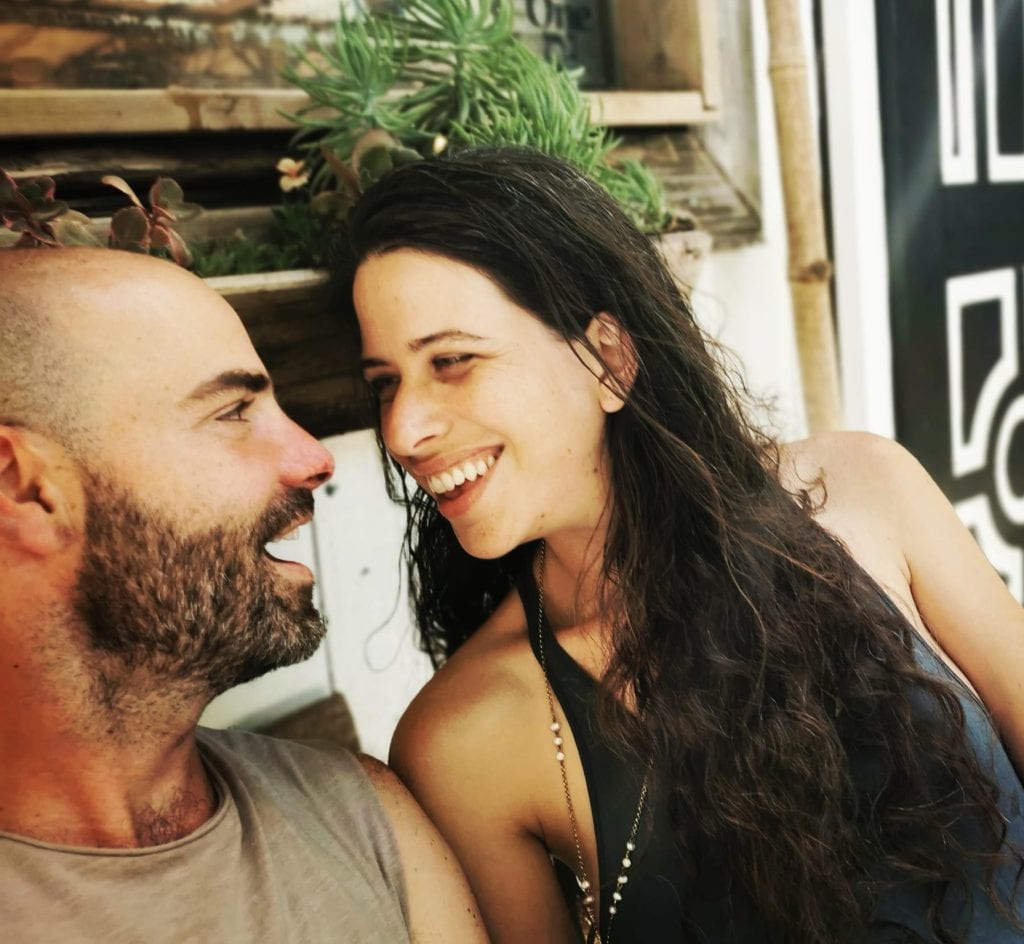 אדוה ובן זוגה
